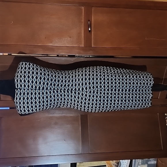 CALVIN KLEIN Black, White, and Grey Mod Geometric Pattern Dress Size 2 - Picture 4 of 4